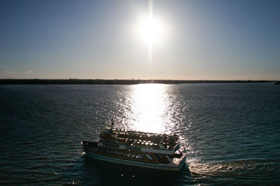 A linda vista do Rio Guaíba, em Porto Alegre, no Rio Grande do Sul, atrai turistas e moradores