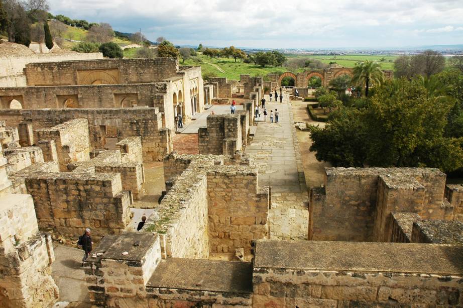 Apenas uma parcela do complexo de palácios de Medina Azahara, construído no século 1, foi desenterrada por arqueólogos