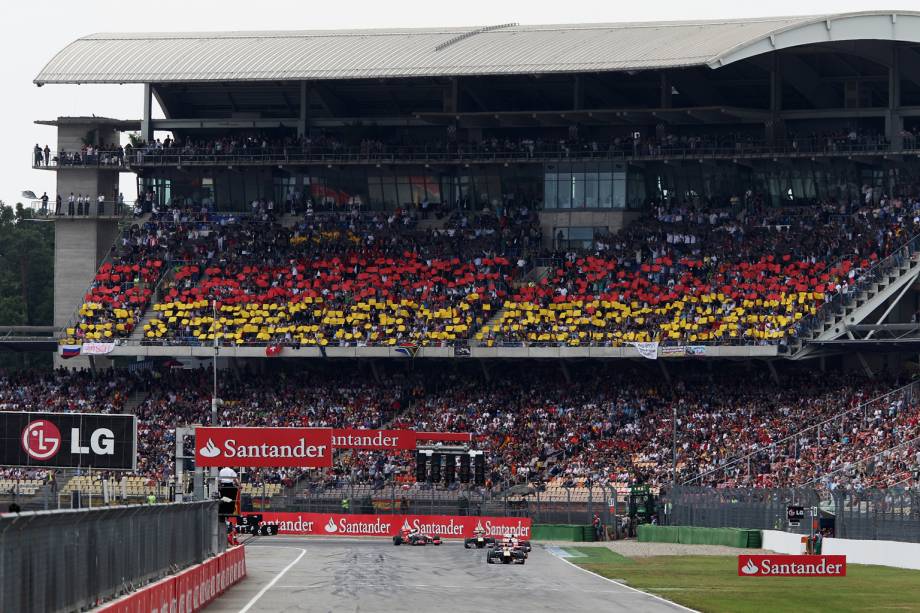 Até 2001 – antes de ser reformado –, o circuito Hockenheimring, mais conhecido por Hockenheim, na cidade de mesmo nome, na <a href="https://viajeaqui.abril.com.br/paises/alemanha" rel="Alemanha" target="_blank">Alemanha</a>, era uma dos mais rápidos da Fórmula 1, com as retas que cortavam a Floresta Negra. Foi diminuído para 4,5 quilômetros – tinha 6,8 quilômetros – e presenciou a primeira vitória de Rubens Barrichello na categoria, após largar em 18º no grid de largada e ultrapassar os pilotos em uma corrida chuvosa Até 2001 – antes de ser reformado –, o circuito Hockenheimring, mais conhecido por Hockenheim, na cidade de mesmo nome, na <a href="https://viajeaqui.abril.com.br/paises/alemanha" rel="Alemanha" target="_blank">Alemanha</a>, era uma dos mais rápidos da Fórmula 1, com as retas que cortavam a Floresta Negra. Foi diminuído para 4,5 quilômetros – tinha 6,8 quilômetros – e presenciou a primeira vitória de Rubens Barrichello na categoria, após largar em 18º no grid de largada e ultrapassar os pilotos em uma corrida chuvosa