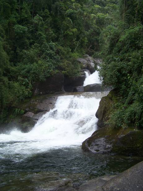 As três quedas, baixinhas, da Cachoeira do Itaporani não chamam tanto a atenção, mas formam uma bela e funda piscina natural