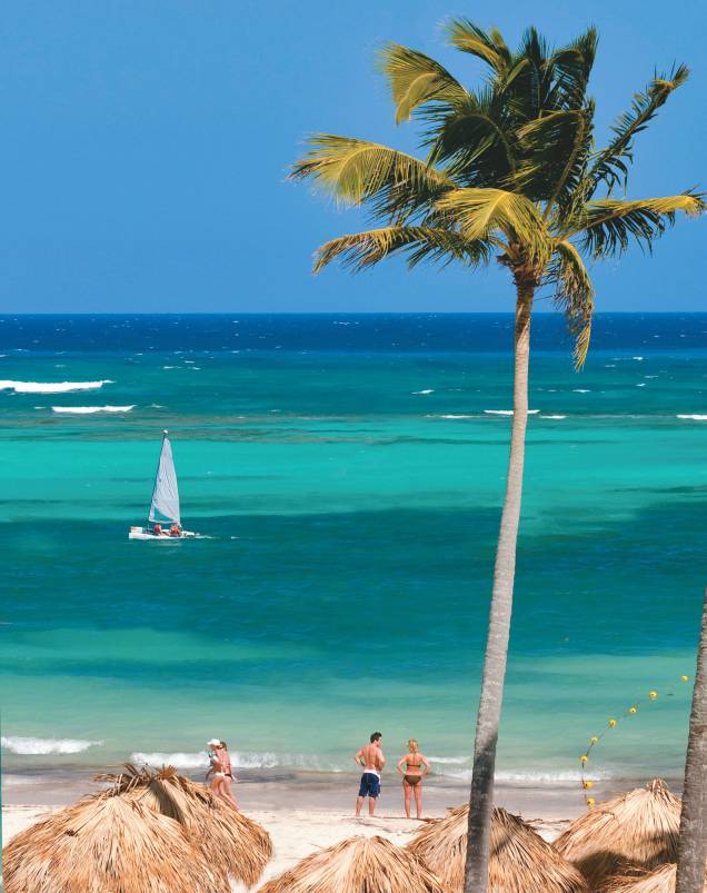 A Praia de Bávaro e seus verdes e azuis de muitos tons A Praia de Bávaro e seus verdes e azuis de muitos tons