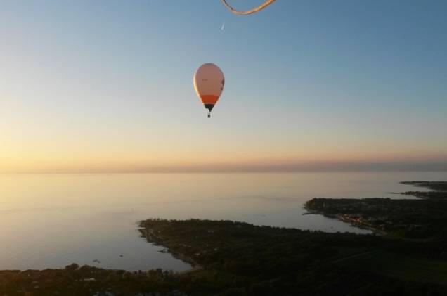 Após o verão, quando as temperaturas caem, é possível contemplar a região de Ístria, na <a href="https://beta-develop.viagemeturismo.abril.com.br/paises/croacia-3/">Croácia</a>, sobre um balão de ar quente. Vales, vinícolas, colinas e campos de trigo, junto com o mar Adriático, enriquecem a paisagem observada pelos turistas. Após o verão, quando as temperaturas caem, é possível contemplar a região de Ístria, na <a href="https://beta-develop.viagemeturismo.abril.com.br/paises/croacia-3/">Croácia</a>, sobre um balão de ar quente. Vales, vinícolas, colinas e campos de trigo, junto com o mar Adriático, enriquecem a paisagem observada pelos turistas.