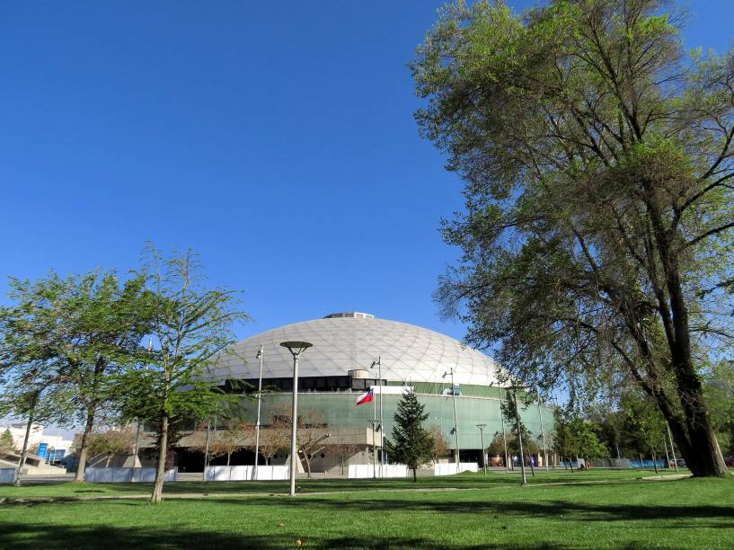 <strong>10. Parque OHiggins</strong> Muito querido e utilizado pelos moradores da capital chilena, o parque também oferece lugares para fazer churrasco, quadras de tênis, áreas de recreação para crianças e frequemente abriga eventos culturais, como shows de música e peças de teatro. Na área há também há um aquário e interessantes museus <strong>10. Parque OHiggins</strong> Muito querido e utilizado pelos moradores da capital chilena, o parque também oferece lugares para fazer churrasco, quadras de tênis, áreas de recreação para crianças e frequemente abriga eventos culturais, como shows de música e peças de teatro. Na área há também há um aquário e interessantes museus