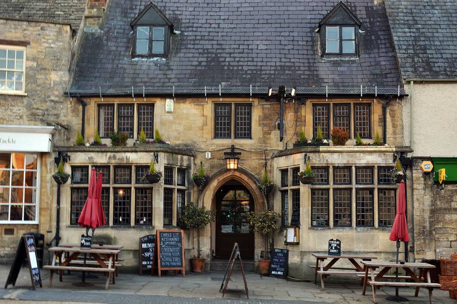 As lojas e mercados locais são muito procurados para aquisição de produtos locais como, por exemplo, roupas de lã As lojas e mercados locais são muito procurados para aquisição de produtos locais como, por exemplo, roupas de lã