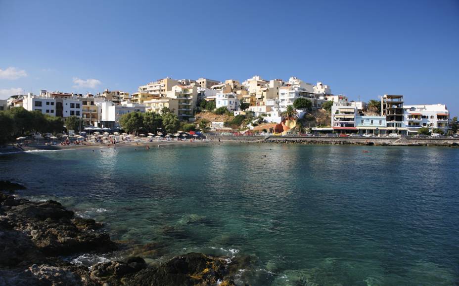 Praia de Agios Nikolaos, em Creta