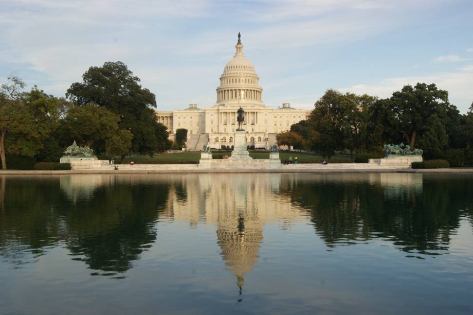O <strong>Capitólio</strong> imponente e imaculado, mas inofensivo, fotografado por um visitante O <strong>Capitólio</strong> imponente e imaculado, mas inofensivo, fotografado por um visitante