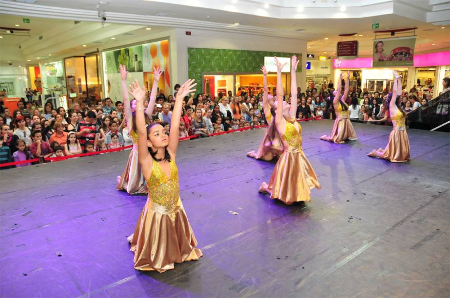 Em 2012, de 19 a 28 de julho, o <strong>Shopping Mueller</strong> abre espaço para os espetáculos do <strong>Palco Aberto </strong>durante o Festival de Dança de Joinville, em Santa Catarina. As apresentações são gratuitas