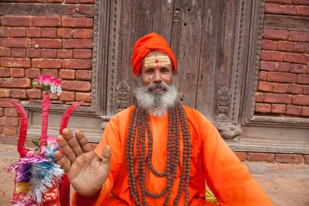 Kathmandu é uma confluência de diferentes povos, idiomas e religiões, sendo o hinduísmo a crença predominante de todo o Nepal Kathmandu é uma confluência de diferentes povos, idiomas e religiões, sendo o hinduísmo a crença predominante de todo o Nepal