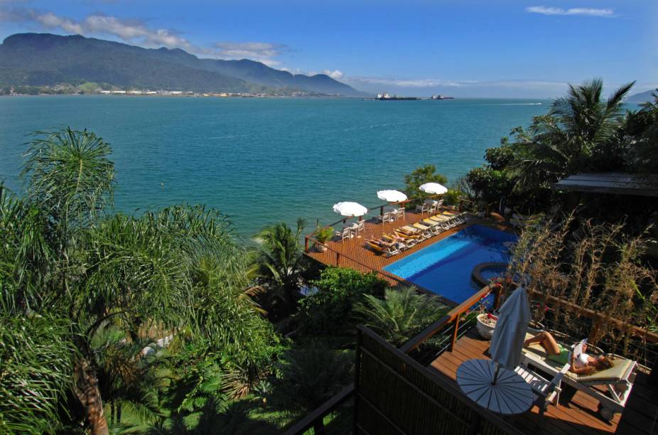 <strong>9. <a href="https://www.barradopiuva.com.br/" target="_blank" rel="noopener">Barra do Piúva Porto Hotel</a> – Ilhabela</strong> Hotel boutique com vista panorâmica para o mar a apenas 5 minutos de carro do porto onde chegam as balsas de São Sebastião a Ilhabela. O hotel Barra do Piúva tem cais privativo, de onde é possível contratar passeios de caiaque e barco. As acomodações têm varanda (privativa ou compartilhada, dependendo do quarto), algumas delas com vista pra Ilha das Cabras e banheira de hidromassagem.<a href="https://www.booking.com/hotel/br/barra-do-piuva-porto.pt-br.html?aid=332455;label=viagemabril-pousadaslitoralsp;sid=eedbe6de09e709d664615ac6f1b39a5d;all_sr_blocks=29207703_103661405_0_1_0;checkin=2017-11-09;checkout=2017-11-10;dest_id=-646567;dest_type=city;dist=0;group_adults=2;group_children=0;hapos=1;highlighted_blocks=29207703_103661405_0_1_0;hpos=1;no_rooms=1;room1=A%2CA;sb_price_type=total;srepoch=1508446537;srfid=8f7fbd6102a90a62b0c33405e28e09519695cb98X1;srpvid=1a9f932304f303a6;type=total;ucfs=1�" target="_blank" rel="noopener"><em>Reserve a sua hospedagem no Barra do Piúva através do Booking.com</em></a> <strong>9. <a href="https://www.barradopiuva.com.br/" target="_blank" rel="noopener">Barra do Piúva Porto Hotel</a> – Ilhabela</strong> Hotel boutique com vista panorâmica para o mar a apenas 5 minutos de carro do porto onde chegam as balsas de São Sebastião a Ilhabela. O hotel Barra do Piúva tem cais privativo, de onde é possível contratar passeios de caiaque e barco. As acomodações têm varanda (privativa ou compartilhada, dependendo do quarto), algumas delas com vista pra Ilha das Cabras e banheira de hidromassagem.<a href="https://www.booking.com/hotel/br/barra-do-piuva-porto.pt-br.html?aid=332455;label=viagemabril-pousadaslitoralsp;sid=eedbe6de09e709d664615ac6f1b39a5d;all_sr_blocks=29207703_103661405_0_1_0;checkin=2017-11-09;checkout=2017-11-10;dest_id=-646567;dest_type=city;dist=0;group_adults=2;group_children=0;hapos=1;highlighted_blocks=29207703_103661405_0_1_0;hpos=1;no_rooms=1;room1=A%2CA;sb_price_type=total;srepoch=1508446537;srfid=8f7fbd6102a90a62b0c33405e28e09519695cb98X1;srpvid=1a9f932304f303a6;type=total;ucfs=1�" target="_blank" rel="noopener"><em>Reserve a sua hospedagem no Barra do Piúva através do Booking.com</em></a>