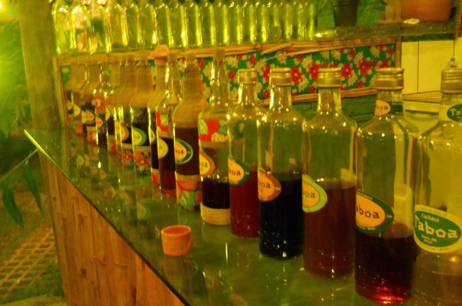 A <a href="https://viajeaqui.abril.com.br/estabelecimentos/br-ms-bonito-atracao-fabrica-de-encantos-taboa" target="_blank">Fábrica de Encantos Taboa</a> oferece um tour pela fábrica, onde é possível observar cada etapa da produção. No final da visita há degustação de 20 sabores da cachaça Taboa. A <a href="https://viajeaqui.abril.com.br/estabelecimentos/br-ms-bonito-atracao-fabrica-de-encantos-taboa" target="_blank">Fábrica de Encantos Taboa</a> oferece um tour pela fábrica, onde é possível observar cada etapa da produção. No final da visita há degustação de 20 sabores da cachaça Taboa.