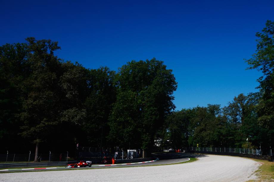 O italiano já nasce apaixonado por carros. Fiat, Alfa Romeo e, claro, a Ferrari, são empresas do país e, esta última, leva multidões para o Autodromo di Monza, na cidade homônima. Os ferraristas, geralmente, saem felizes do local: são 18 vitórias da equipe vermelha desde 1950 – ano de estreia da categoria e da prova no “circo”. Nelson Piquet, com quatro vitórias, é o brasileiro com o maior número de triunfos em Monza O italiano já nasce apaixonado por carros. Fiat, Alfa Romeo e, claro, a Ferrari, são empresas do país e, esta última, leva multidões para o Autodromo di Monza, na cidade homônima. Os ferraristas, geralmente, saem felizes do local: são 18 vitórias da equipe vermelha desde 1950 – ano de estreia da categoria e da prova no “circo”. Nelson Piquet, com quatro vitórias, é o brasileiro com o maior número de triunfos em Monza