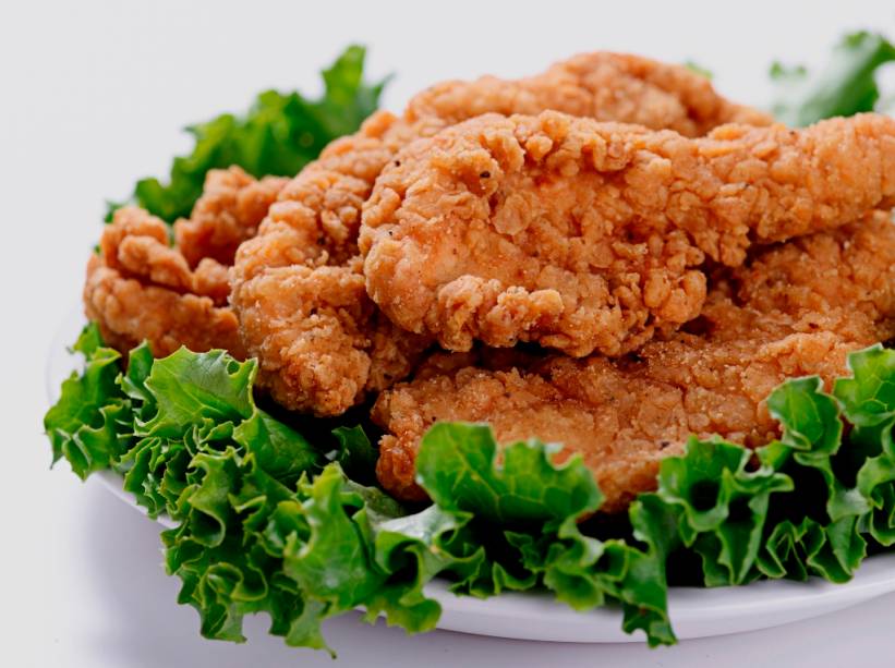 <strong>Frango Frito, <a href="https://viajeaqui.abril.com.br/paises/estados-unidos" rel="Estados Unidos" target="_blank">Estados Unidos</a></strong><br />              Cada casa americana tem seu segredo para fazer a fenomenal massa do <em>fried chicken</em>. Crocante e sequinha por fora, macia e perfumada por dentro. O frango é quase um detalhe. Muito popular no centro-sul norte-americano, espalhou-se pelo mundo em franquias, que também levaram seus tradicionais acompanhamentos, milho e fritas  <strong>Frango Frito, <a href="https://viajeaqui.abril.com.br/paises/estados-unidos" rel="Estados Unidos" target="_blank">Estados Unidos</a></strong><br />              Cada casa americana tem seu segredo para fazer a fenomenal massa do <em>fried chicken</em>. Crocante e sequinha por fora, macia e perfumada por dentro. O frango é quase um detalhe. Muito popular no centro-sul norte-americano, espalhou-se pelo mundo em franquias, que também levaram seus tradicionais acompanhamentos, milho e fritas