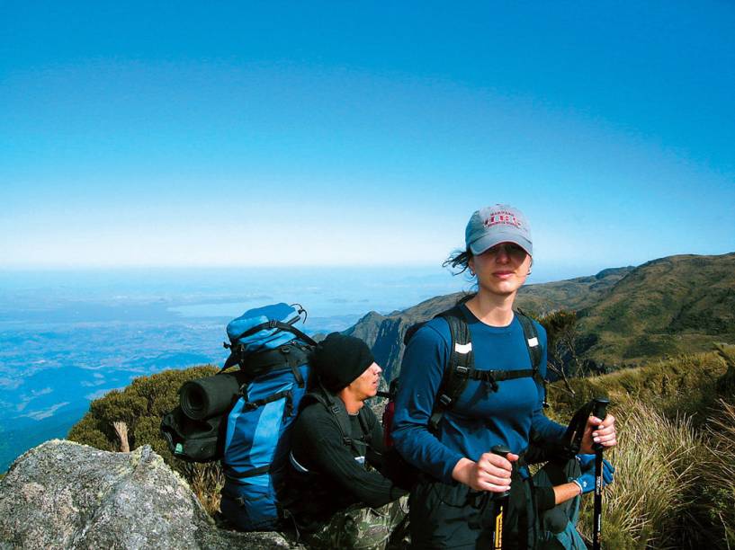 O trekking no topo da Serra dos Órgãos, na travessia de Petrópolis a Teresópolis, é feito em três dias, com dois pernoites no alto da montanha (em campings ou em alojamentos com banho quente e quartos confortáveis. Agasalhos, saco de dormir, água e lanches são indispensáveis