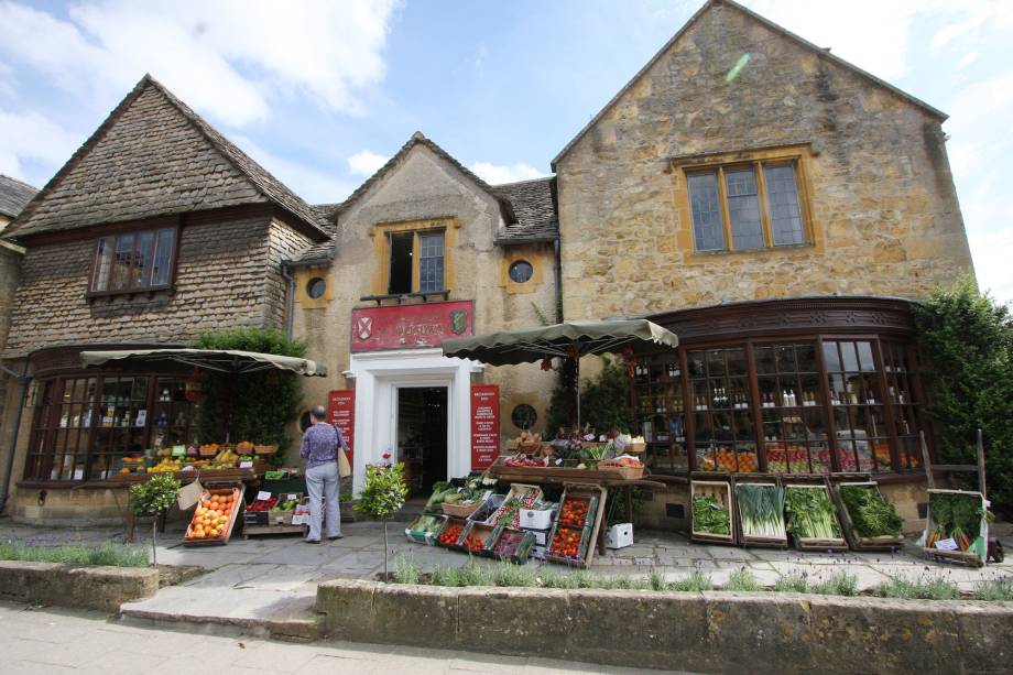 As galerias e lojas antigas são programas típicos da cidade de Broadway As galerias e lojas antigas são programas típicos da cidade de Broadway