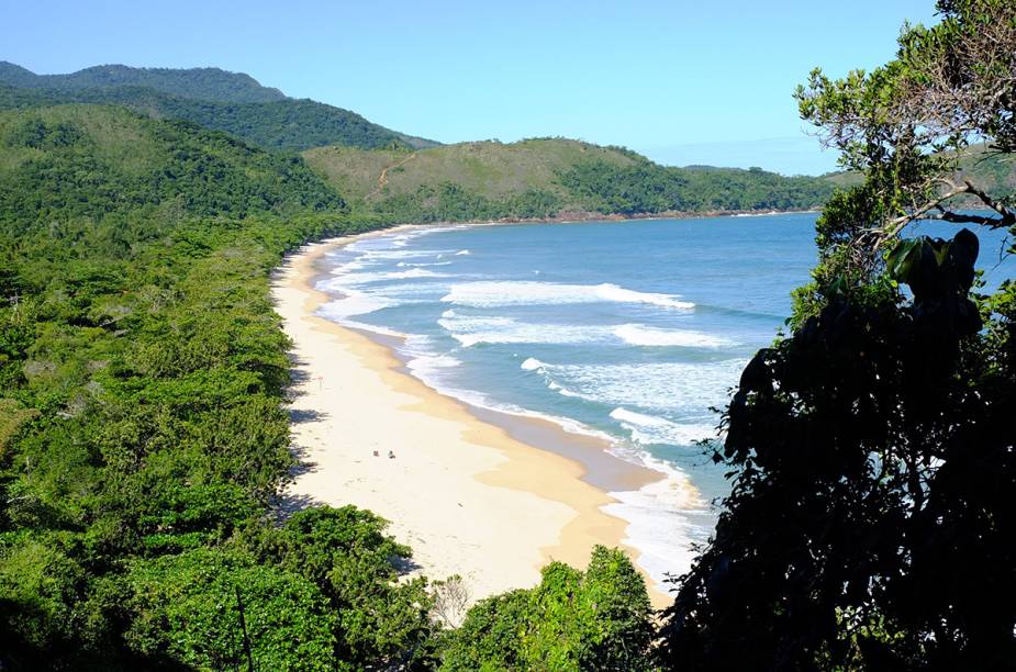 Para alcançar as praias mais lindas de Paraty, é preciso encarar trilhas no meio do mato ou passeios de barco pela baía, contornando ilhas e ilhotas. Como recompensa, você terá a seus pés as areias do Sono, que ainda dá acesso às isoladas enseadas de Antigos e Antiguinho. <a href="https://www.booking.com/searchresults.pt-br.html?aid=332455&lang=pt-br&sid=eedbe6de09e709d664615ac6f1b39a5d&sb=1&src=searchresults&src_elem=sb&error_url=https%3A%2F%2Fwww.booking.com%2Fsearchresults.pt-br.html%3Faid%3D332455%3Bsid%3Deedbe6de09e709d664615ac6f1b39a5d%3Bcity%3D-648003%3Bclass_interval%3D1%3Bdest_id%3D900048505%3Bdest_type%3Dcity%3Bdtdisc%3D0%3Bfrom_sf%3D1%3Bgroup_adults%3D2%3Bgroup_children%3D0%3Binac%3D0%3Bindex_postcard%3D0%3Blabel_click%3Dundef%3Bno_rooms%3D1%3Boffset%3D0%3Bpostcard%3D0%3Braw_dest_type%3Dcity%3Broom1%3DA%252CA%3Bsb_price_type%3Dtotal%3Bsearch_selected%3D1%3Bsrc%3Dsearchresults%3Bsrc_elem%3Dsb%3Bss%3DMonte%2520Verde%252C%2520%25E2%2580%258BMinas%2520Gerais%252C%2520%25E2%2580%258BBrasil%3Bss_all%3D0%3Bss_raw%3DMonte%2520Verde%3Bssb%3Dempty%3Bsshis%3D0%3Bssne_untouched%3DIta%25C3%25BAnas%26%3B&ss=Paraty%2C+%E2%80%8BRio+de+Janeiro%2C+%E2%80%8BBrasil&ssne=Monte+Verde&ssne_untouched=Monte+Verde&city=900048505&checkin_monthday=&checkin_month=&checkin_year=&checkout_monthday=&checkout_month=&checkout_year=&no_rooms=1&group_adults=2&group_children=0&highlighted_hotels=&from_sf=1&ss_raw=Paraty&ac_position=0&ac_langcode=xb&dest_id=-659504&dest_type=city&search_pageview_id=d1c772b5ceeb006f&search_selected=true&search_pageview_id=d1c772b5ceeb006f&ac_suggestion_list_length=5&ac_suggestion_theme_list_length=0" target="_blank" rel="noopener"><em>Busque hospedagens em Paraty </em></a>