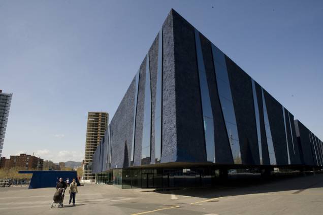 Edifício Fórum Barcelona, obra dos arquitetos Jacques Herzog e Pierre de Meuron Edifício Fórum Barcelona, obra dos arquitetos Jacques Herzog e Pierre de Meuron