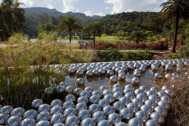 "Narcissus Garden Inhotim", de Yoyoi Kusamo "Narcissus Garden Inhotim", de Yoyoi Kusamo