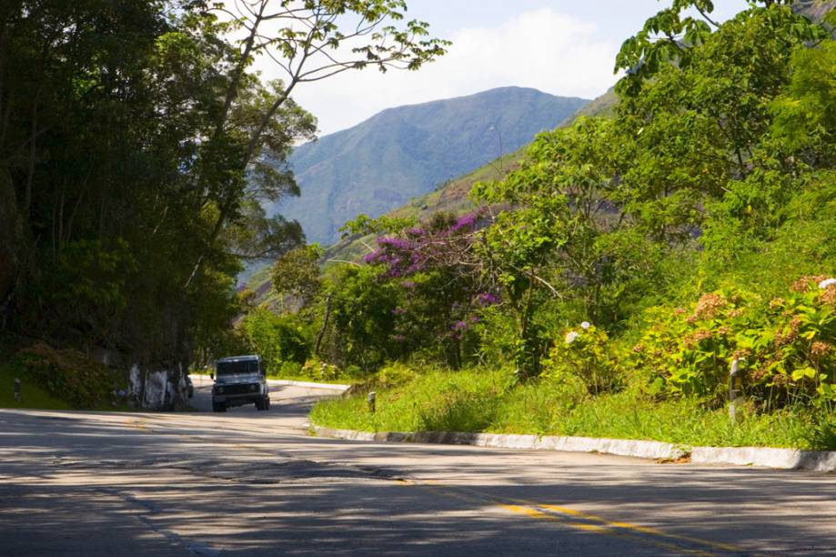 Trecho da rodovia que liga Petrópolis a Teresópolis, no Parque Nacional da Serra dos Órgãos