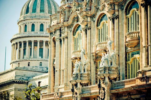 Havana está repleta de bons exemplos de arquitetura neoclássica Havana está repleta de bons exemplos de arquitetura neoclássica