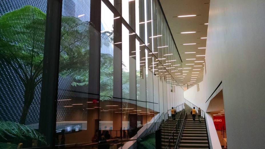 Na bela praça principal do agradabilíssimo Golden Gate Park, em San Francisco, o museu já valeria a visita pela localização e pela moderna arquitetura do prédio. O acervo traz sobretudo artistas norte-americanos do século passado e, vá sabendo, as exposições temporárias podem não estar incluídas na gratuidade. <strong>Grátis na primeira terça-feira do mês e para menores de 17 anos e <a href="https://deyoung.famsf.org/join" target="_blank" rel="noopener">membros</a></strong> <em>(preço regular: US$ 15).</em> Na bela praça principal do agradabilíssimo Golden Gate Park, em San Francisco, o museu já valeria a visita pela localização e pela moderna arquitetura do prédio. O acervo traz sobretudo artistas norte-americanos do século passado e, vá sabendo, as exposições temporárias podem não estar incluídas na gratuidade. <strong>Grátis na primeira terça-feira do mês e para menores de 17 anos e <a href="https://deyoung.famsf.org/join" target="_blank" rel="noopener">membros</a></strong> <em>(preço regular: US$ 15).</em>