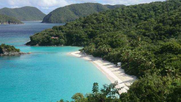 Baía da Ilha de St. John, nas <strong>Ilhas Virgens Americanas</strong> Baía da Ilha de St. John, nas <strong>Ilhas Virgens Americanas</strong>