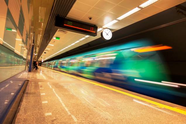 O sistema de transportes públicos de Istambul está em permanente expansão e é um bom modo para se locomover entre longas distâncias O sistema de transportes públicos de Istambul está em permanente expansão e é um bom modo para se locomover entre longas distâncias