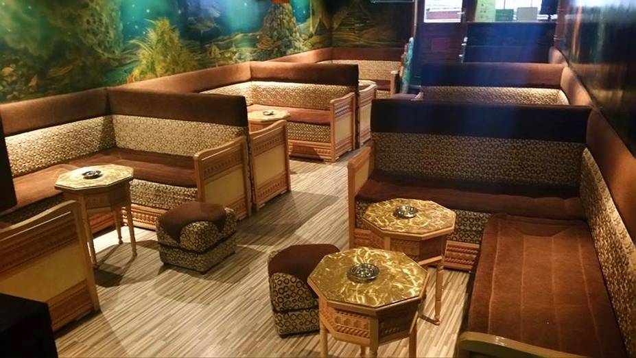 <strong>The Dolphin</strong> <em>(Kerkstraat 39) </em>Com dois andares, o ambiente é mais tranquilo. O tema fundo do mar ajuda e a música bem calminha também. Para se entreter, há mesas de pebolim e sinuca. O cupcake deles é bem recomendado <strong>The Dolphin</strong> <em>(Kerkstraat 39) </em>Com dois andares, o ambiente é mais tranquilo. O tema fundo do mar ajuda e a música bem calminha também. Para se entreter, há mesas de pebolim e sinuca. O cupcake deles é bem recomendado