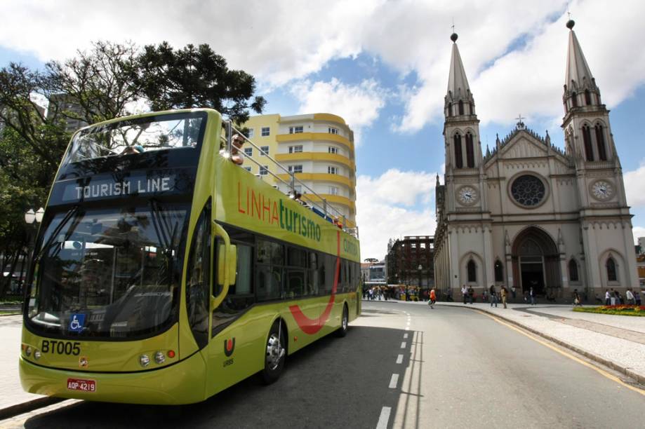 Alternativa para quem vem a cidade a passeio, a Linha Turismo percorre as principais atrações locais por um preço fixo