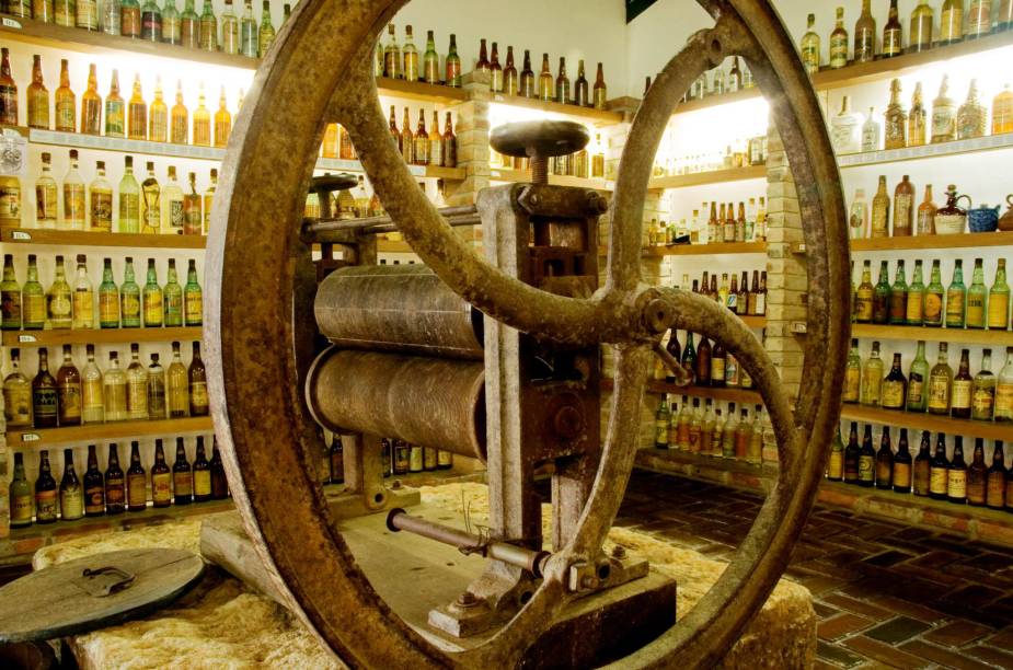 O <a href="https://viajeaqui.abril.com.br/estabelecimentos/br-mg-betim-atracao-vale-verde-alambique-e-parque-ecologico" target="_blank">Vale Verde Alambique</a> é a principal atração da cidade. Além de produzir cachaça de maneira sustentável, o alambique conta com o Museu da Cachaça, que conta a história do néctar com um acervo de mais de 2 mil garrafas. O <a href="https://viajeaqui.abril.com.br/estabelecimentos/br-mg-betim-atracao-vale-verde-alambique-e-parque-ecologico" target="_blank">Vale Verde Alambique</a> é a principal atração da cidade. Além de produzir cachaça de maneira sustentável, o alambique conta com o Museu da Cachaça, que conta a história do néctar com um acervo de mais de 2 mil garrafas.