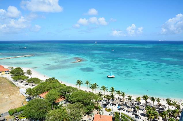 <strong><a href="https://viajeaqui.abril.com.br/paises/aruba" rel="Aruba" target="_blank">Aruba</a>- Uma semana upscale</strong> Sete noites também à beira da praia no upscale <a href="https://marriott.com" rel="Marriot Resort & Stellaris Casino" target="_blank">Marriot Resort & Stellaris Casino</a>. Em junho. <strong>Quem leva?</strong> <a href="https://soultraveler.com.br" rel="SOUL TRAVELER" target="_blank">SOUL TRAVELER</a> (11/3138-0030), desde US$ 1 965 <strong><a href="https://viajeaqui.abril.com.br/paises/aruba" rel="Aruba" target="_blank">Aruba</a>- Uma semana upscale</strong> Sete noites também à beira da praia no upscale <a href="https://marriott.com" rel="Marriot Resort & Stellaris Casino" target="_blank">Marriot Resort & Stellaris Casino</a>. Em junho. <strong>Quem leva?</strong> <a href="https://soultraveler.com.br" rel="SOUL TRAVELER" target="_blank">SOUL TRAVELER</a> (11/3138-0030), desde US$ 1 965