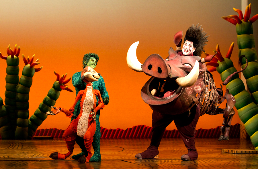 <strong>Rei Leão</strong><br />O musical da Disney é um dos mais populares da Broadway, com oito apresentações semanais. Estreou em 1997 em Nova York e já esteve em cartaz em 14 países. O tour do musical pelos Estados Unidos teve início nesta quarta, 15 de fevereiro, e vai passar por cidades como Richmond, New Orleans, Orlando e Miami. <a href="https://www.lionking.com/" rel="www.lionking.com" target="_blank"><em>www.lionking.com</em></a> <strong>Rei Leão</strong><br />O musical da Disney é um dos mais populares da Broadway, com oito apresentações semanais. Estreou em 1997 em Nova York e já esteve em cartaz em 14 países. O tour do musical pelos Estados Unidos teve início nesta quarta, 15 de fevereiro, e vai passar por cidades como Richmond, New Orleans, Orlando e Miami. <a href="https://www.lionking.com/" rel="www.lionking.com" target="_blank"><em>www.lionking.com</em></a>