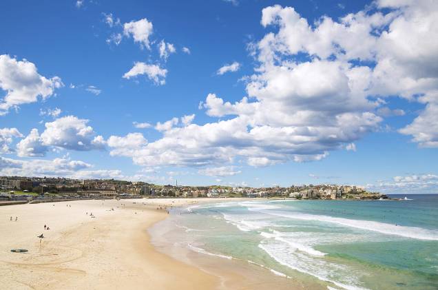 A praia de Bondi Beach, em Sydney, que fica lotada de australianos no verão A praia de Bondi Beach, em Sydney, que fica lotada de australianos no verão