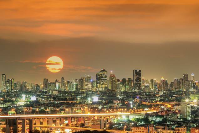 <strong>10º Lugar: <a href="https://viajeaqui.abril.com.br/cidades/tailandia-bangcoc" rel="Bangcoc, Tailândia" target="_blank">Bangcoc, Tailândia</a></strong>Tudo acontece em Bangcoc. Inclusive, o skyline é belíssimo a qualquer hora do dia<a href="https://www.booking.com/city/th/bangkok.pt-br.html?aid=332455&label=viagemabril-skylines" rel="Veja hotéis em Bangcoc no booking.com" target="_blank"><em>Veja hotéis em Bangcoc no booking.com</em></a> <strong>10º Lugar: <a href="https://viajeaqui.abril.com.br/cidades/tailandia-bangcoc" rel="Bangcoc, Tailândia" target="_blank">Bangcoc, Tailândia</a></strong>Tudo acontece em Bangcoc. Inclusive, o skyline é belíssimo a qualquer hora do dia<a href="https://www.booking.com/city/th/bangkok.pt-br.html?aid=332455&label=viagemabril-skylines" rel="Veja hotéis em Bangcoc no booking.com" target="_blank"><em>Veja hotéis em Bangcoc no booking.com</em></a>