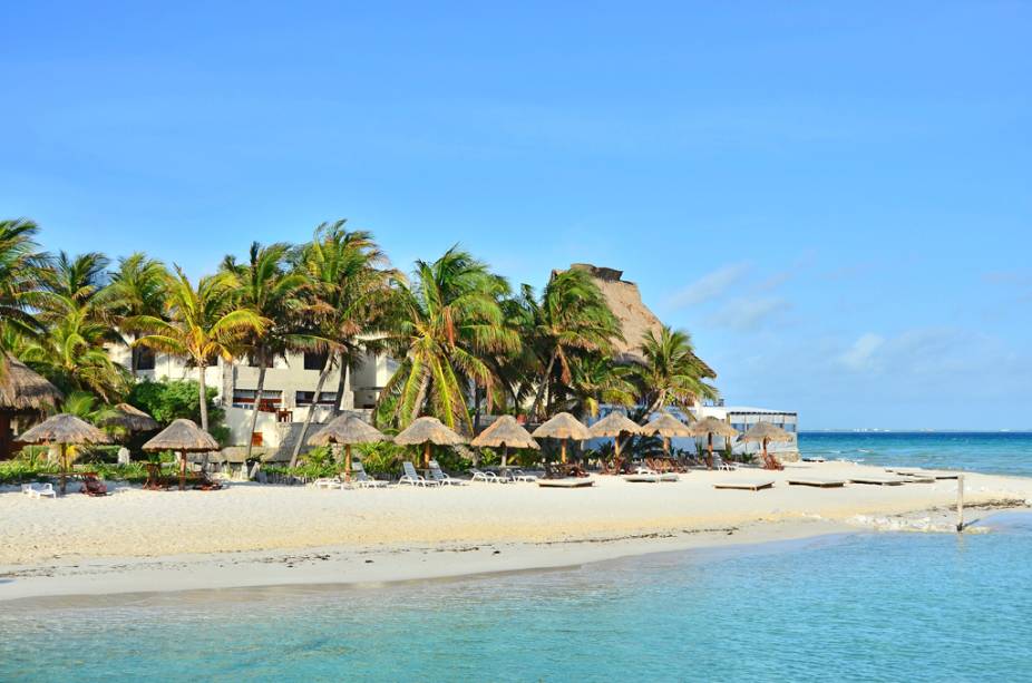 A ilhota Islas Mujeres, vizinha à Cancun, mantém a natureza praticamente intocada