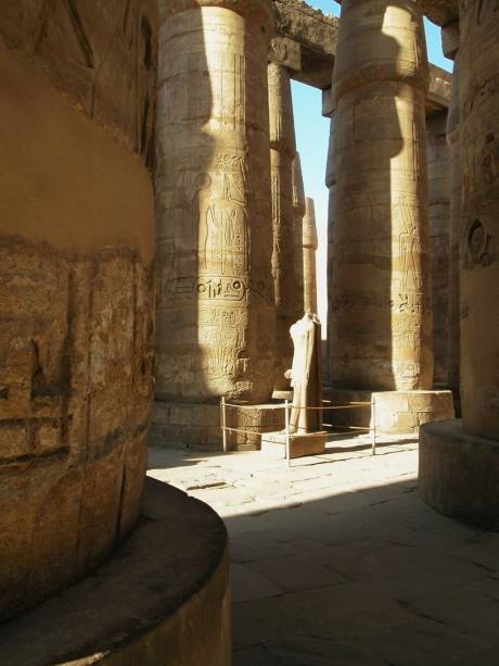 Sala hipostila no complexo de templos de Karnak, Egito Sala hipostila no complexo de templos de Karnak, Egito