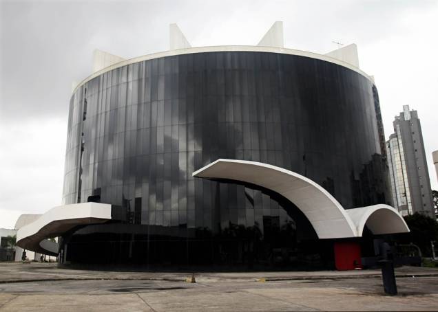 Projetado por Oscar Niemeyer, o <a href="https://viajeaqui.abril.com.br/estabelecimentos/br-sp-sao-paulo-atracao-memorial-da-america-latina" rel="Memorial da América Latina">Memorial da América Latina</a>, em <a href="https://viajeaqui.abril.com.br/cidades/br-sp-sao-paulo" rel="São Paulo">São Paulo</a>, teve as funções e usos de seus prédios definidos pelo sociólogo Darcy Ribeiro, com oobjetivo de integrar as nações que compõem a América Latina Projetado por Oscar Niemeyer, o <a href="https://viajeaqui.abril.com.br/estabelecimentos/br-sp-sao-paulo-atracao-memorial-da-america-latina" rel="Memorial da América Latina">Memorial da América Latina</a>, em <a href="https://viajeaqui.abril.com.br/cidades/br-sp-sao-paulo" rel="São Paulo">São Paulo</a>, teve as funções e usos de seus prédios definidos pelo sociólogo Darcy Ribeiro, com oobjetivo de integrar as nações que compõem a América Latina