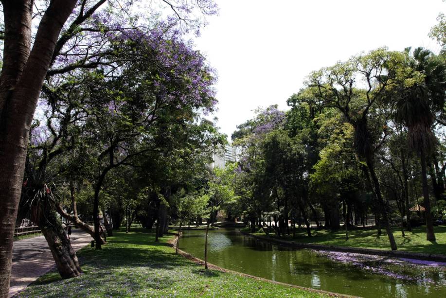 Parque Passeio Público, localizado no centro, é o primeiro parque de Curitiba Parque Passeio Público, localizado no centro, é o primeiro parque de Curitiba
