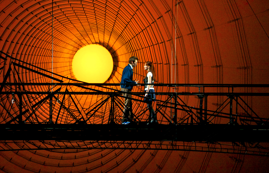 <strong>Spider Man, Turn Off the Dark</strong><br />O show foi inspirado nas histórias em quadrinhos do Homem-Aranha e é tecnicamente uma das peças mais elaboradas de toda a história da Broadway. Durante o show de duas horas e trinta minutos, o Homem-Aranha faz voos aéreos sobre plateia, enquanto luta contra seus inimigos. O musical teve a trilha sonora composta pelos músicos da banda U2 Bono Vox e The Edge. <em><a href="https://www.spidermanonbroadway.marvel.com/home" rel="www.spidermanonbroadway.marvel.com/home" target="_blank">www.spidermanonbroadway.marvel.com/home</a></em> <strong>Spider Man, Turn Off the Dark</strong><br />O show foi inspirado nas histórias em quadrinhos do Homem-Aranha e é tecnicamente uma das peças mais elaboradas de toda a história da Broadway. Durante o show de duas horas e trinta minutos, o Homem-Aranha faz voos aéreos sobre plateia, enquanto luta contra seus inimigos. O musical teve a trilha sonora composta pelos músicos da banda U2 Bono Vox e The Edge. <em><a href="https://www.spidermanonbroadway.marvel.com/home" rel="www.spidermanonbroadway.marvel.com/home" target="_blank">www.spidermanonbroadway.marvel.com/home</a></em>