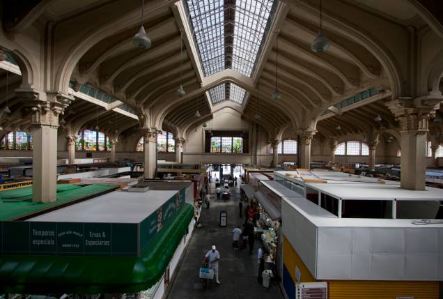 Nas primeiras horas da manhã é possivel andar tranquilamente pelas "ruas" do Mercadão, vendo o que há de melhor em suas barracas e contemplando a arquitetura do local Nas primeiras horas da manhã é possivel andar tranquilamente pelas "ruas" do Mercadão, vendo o que há de melhor em suas barracas e contemplando a arquitetura do local
