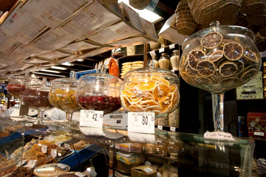 <strong>Frutas desidratadas:</strong> as laranjas, tangerinas e cerejas desidratadas são deliciosas. Utilizadas como enfeite para drinques e pratos de alta gastrônomia, seu gosto e textura são únicos <strong>Frutas desidratadas:</strong> as laranjas, tangerinas e cerejas desidratadas são deliciosas. Utilizadas como enfeite para drinques e pratos de alta gastrônomia, seu gosto e textura são únicos