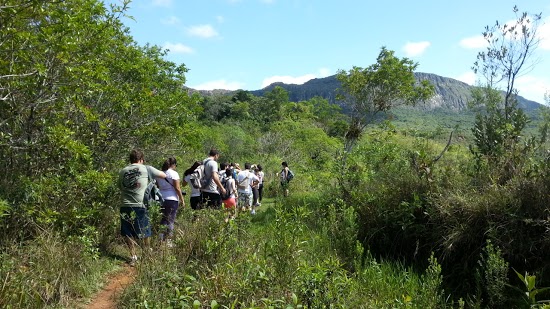 Com as agências de turismo, é possível ir em grupo e conhecer pessoas diferentes