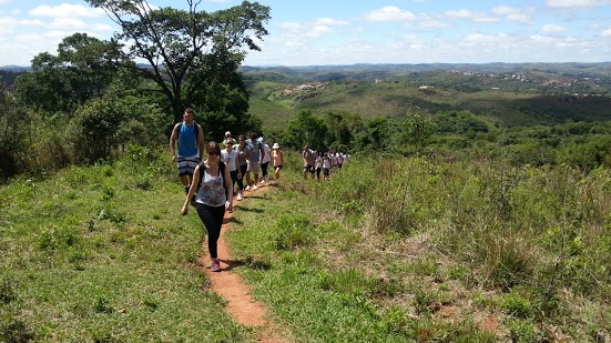 A agência Uai Trip oferece kit com lanche, água e bastão de caminhada