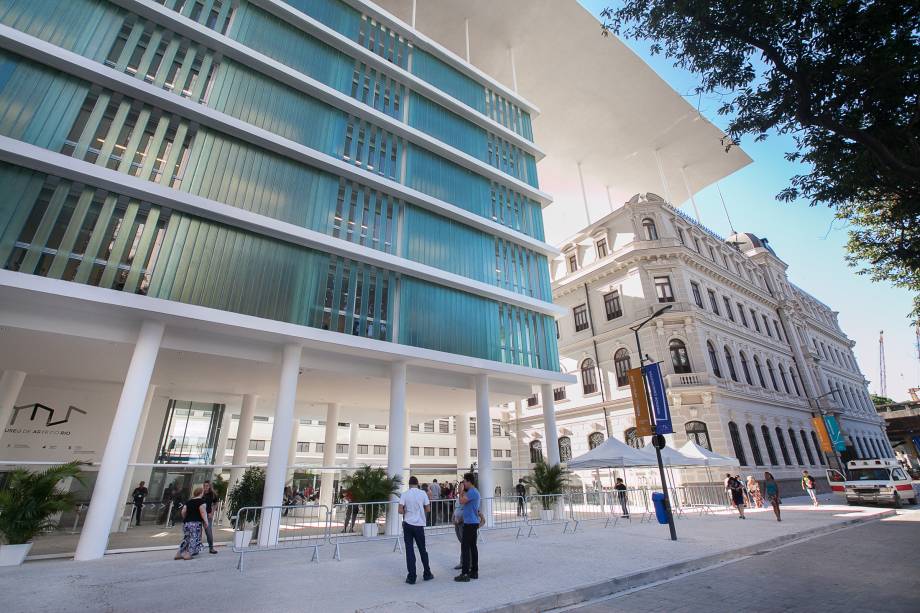 <strong>9. <a href="https://viajeaqui.abril.com.br/estabelecimentos/br-rj-rio-de-janeiro-atracao-museu-de-arte-do-rio-mar" rel="Museu de Arte do Rio" target="_self">Museu de Arte do Rio</a>, <a href="https://viajeaqui.abril.com.br/cidades/br-rj-rio-de-janeiro" rel="Rio de Janeiro" target="_self">Rio de Janeiro</a>, <a href="https://viajeaqui.abril.com.br/estados/br-rio-de-janeiro" rel="RJ" target="_self">RJ</a></strong>                    Duas construções opostas marcam o conjunto do museu. De um lado, o atigo palacete de D. João VI. Do outro, uma bela construção modernista. Seu acervo mistura obras de arte contemporânea com mostras a respeito da cidade <strong>9. <a href="https://viajeaqui.abril.com.br/estabelecimentos/br-rj-rio-de-janeiro-atracao-museu-de-arte-do-rio-mar" rel="Museu de Arte do Rio" target="_self">Museu de Arte do Rio</a>, <a href="https://viajeaqui.abril.com.br/cidades/br-rj-rio-de-janeiro" rel="Rio de Janeiro" target="_self">Rio de Janeiro</a>, <a href="https://viajeaqui.abril.com.br/estados/br-rio-de-janeiro" rel="RJ" target="_self">RJ</a></strong>                    Duas construções opostas marcam o conjunto do museu. De um lado, o atigo palacete de D. João VI. Do outro, uma bela construção modernista. Seu acervo mistura obras de arte contemporânea com mostras a respeito da cidade