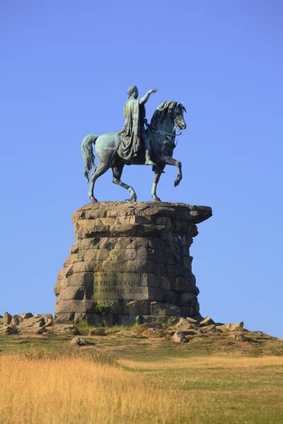 Detalhe da estátua "The Copper Horse", que representa o rei George III, no The Great Park, em Windsor, Inglaterra Detalhe da estátua "The Copper Horse", que representa o rei George III, no The Great Park, em Windsor, Inglaterra
