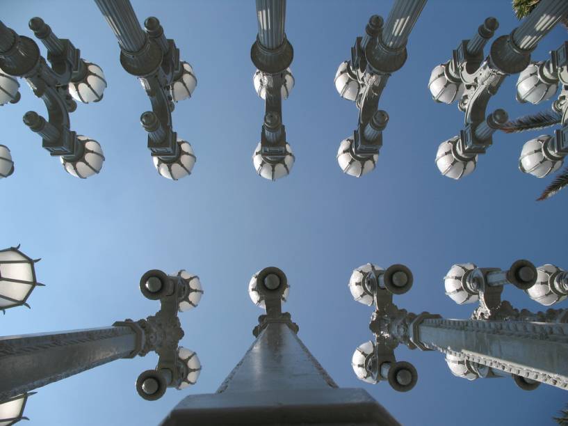 Rembrandt, Cézanne, Monet, Gauguin e Renoir estão entre os nomes em exposição no Los Angeles County Museum of Art, o Lacma, outro gigante das artes na costa oeste americana – e muito conhecido também pela instalação permanente <em>Urban Light</em> (2008), de Chris Burdan, cartão-postal da área externa do museu. <strong>Grátis para menores de 17 anos e na segunda terça-feira do mês</strong> <em>(preço regular: US$ 25).</em> Rembrandt, Cézanne, Monet, Gauguin e Renoir estão entre os nomes em exposição no Los Angeles County Museum of Art, o Lacma, outro gigante das artes na costa oeste americana – e muito conhecido também pela instalação permanente <em>Urban Light</em> (2008), de Chris Burdan, cartão-postal da área externa do museu. <strong>Grátis para menores de 17 anos e na segunda terça-feira do mês</strong> <em>(preço regular: US$ 25).</em>