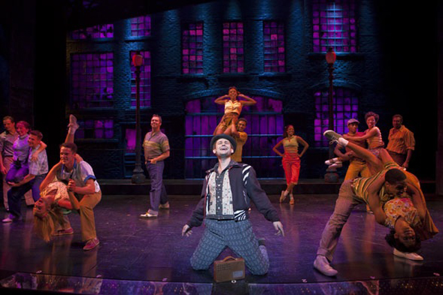 <strong>Memphis</strong><br />Ganhador do Tony Awards de Melhor Musical de 2010, a peça conta a história de um Dj branco, Huey Calhoon, que tenta transcender as barreiras de preconceito de raça na música nos anos 1950. <em><a href="https://www.memphisthemusical.com/" rel="www.memphisthemusical.com" target="_blank">www.memphisthemusical.com</a></em> <strong>Memphis</strong><br />Ganhador do Tony Awards de Melhor Musical de 2010, a peça conta a história de um Dj branco, Huey Calhoon, que tenta transcender as barreiras de preconceito de raça na música nos anos 1950. <em><a href="https://www.memphisthemusical.com/" rel="www.memphisthemusical.com" target="_blank">www.memphisthemusical.com</a></em>