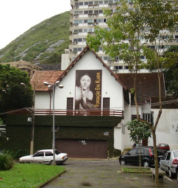 <strong>16. <a href="https://viajeaqui.abril.com.br/estabelecimentos/br-rj-rio-de-janeiro-atracao-fundacao-eva-klabin" rel="Fundação Eva Klabin" target="_self">Fundação Eva Klabin</a>, <a href="https://viajeaqui.abril.com.br/cidades/br-rj-rio-de-janeiro" rel="Rio de Janeiro" target="_self">Rio de Janeiro</a>, <a href="https://viajeaqui.abril.com.br/estados/br-rio-de-janeiro" rel="RJ" target="_self">RJ</a></strong>                Antiga casa da colecionadora Eva Klabin, o museu abriga diversas salas com relíquias adquiridas por ela no decorrer de sua vida. A Sala Renascença, por exemplo, guarda pinturas de Botticelli. Também há objetos de arte oriental e pré-colombiana <strong>16. <a href="https://viajeaqui.abril.com.br/estabelecimentos/br-rj-rio-de-janeiro-atracao-fundacao-eva-klabin" rel="Fundação Eva Klabin" target="_self">Fundação Eva Klabin</a>, <a href="https://viajeaqui.abril.com.br/cidades/br-rj-rio-de-janeiro" rel="Rio de Janeiro" target="_self">Rio de Janeiro</a>, <a href="https://viajeaqui.abril.com.br/estados/br-rio-de-janeiro" rel="RJ" target="_self">RJ</a></strong>                Antiga casa da colecionadora Eva Klabin, o museu abriga diversas salas com relíquias adquiridas por ela no decorrer de sua vida. A Sala Renascença, por exemplo, guarda pinturas de Botticelli. Também há objetos de arte oriental e pré-colombiana