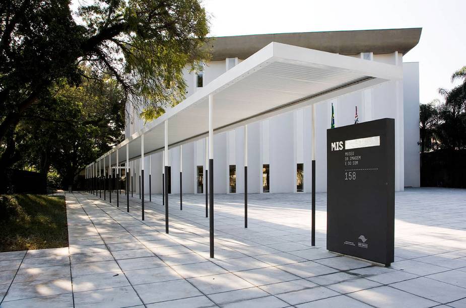 <strong>18. <a href="https://viajeaqui.abril.com.br/estabelecimentos/br-sp-sao-paulo-atracao-museu-da-imagem-e-do-som-mis" rel="Museu da Imagem e do Som" target="_self">Museu da Imagem e do Som</a>, <a href="https://viajeaqui.abril.com.br/cidades/br-sp-sao-paulo" rel="São Paulo" target="_self">São Paulo</a>, <a href="https://viajeaqui.abril.com.br/estados/br-sao-paulo" rel="SP" target="_self">SP</a></strong> Mostras temporárias, apresentações de dança, cursos, oficinas e exibições de filmes estão entre os grandes atrativos do museu, que cresceu em popularidade graças as exposições renomadas que recebeu nos últimos tempos. Entre elas: a do cineasta Stanley Kubrick, a do músico David Bowie e a do programa de TV infantil Castelo Rá-Tim-Bum <strong>18. <a href="https://viajeaqui.abril.com.br/estabelecimentos/br-sp-sao-paulo-atracao-museu-da-imagem-e-do-som-mis" rel="Museu da Imagem e do Som" target="_self">Museu da Imagem e do Som</a>, <a href="https://viajeaqui.abril.com.br/cidades/br-sp-sao-paulo" rel="São Paulo" target="_self">São Paulo</a>, <a href="https://viajeaqui.abril.com.br/estados/br-sao-paulo" rel="SP" target="_self">SP</a></strong> Mostras temporárias, apresentações de dança, cursos, oficinas e exibições de filmes estão entre os grandes atrativos do museu, que cresceu em popularidade graças as exposições renomadas que recebeu nos últimos tempos. Entre elas: a do cineasta Stanley Kubrick, a do músico David Bowie e a do programa de TV infantil Castelo Rá-Tim-Bum