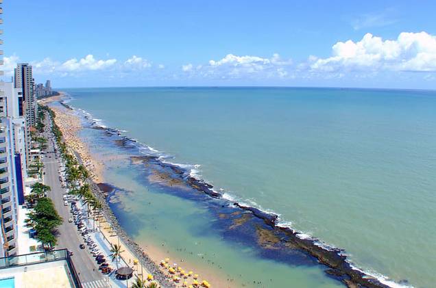 <a href="https://viajeaqui.abril.com.br/cidades/br-pe-recife" rel="Recife (PE) " target="_blank"><strong>Recife (PE) </strong></a>ficou com o <strong>30º lugar</strong>. A Praia Boa Viagem ajuda na composição<a href="https://www.booking.com/city/br/recife.pt-br.html?aid=332455&label=viagemabril-skylines" rel="Veja hotéis em Recife no booking.com" target="_blank"><em>Veja hotéis em Recife no booking.com</em></a> <a href="https://viajeaqui.abril.com.br/cidades/br-pe-recife" rel="Recife (PE) " target="_blank"><strong>Recife (PE) </strong></a>ficou com o <strong>30º lugar</strong>. A Praia Boa Viagem ajuda na composição<a href="https://www.booking.com/city/br/recife.pt-br.html?aid=332455&label=viagemabril-skylines" rel="Veja hotéis em Recife no booking.com" target="_blank"><em>Veja hotéis em Recife no booking.com</em></a>
