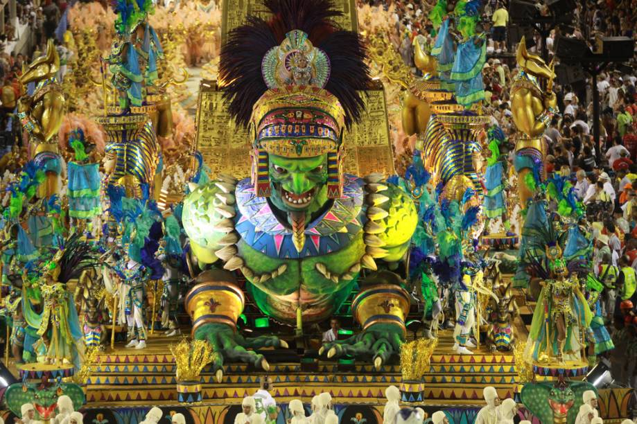 A maneira clássica de aproveitar o Carnaval é comprar ingresso para ver os desfiles das escolas na Marquês de Sapucaí A maneira clássica de aproveitar o Carnaval é comprar ingresso para ver os desfiles das escolas na Marquês de Sapucaí